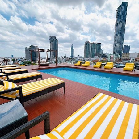 미로프트 사톤 호텔  방콕 외부 사진 Rooftop pool at the hotel