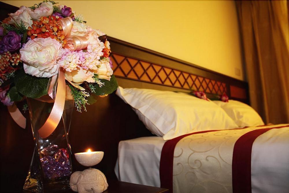 미로프트 사톤 호텔  방콕 외부 사진 A bedroom at the hotel