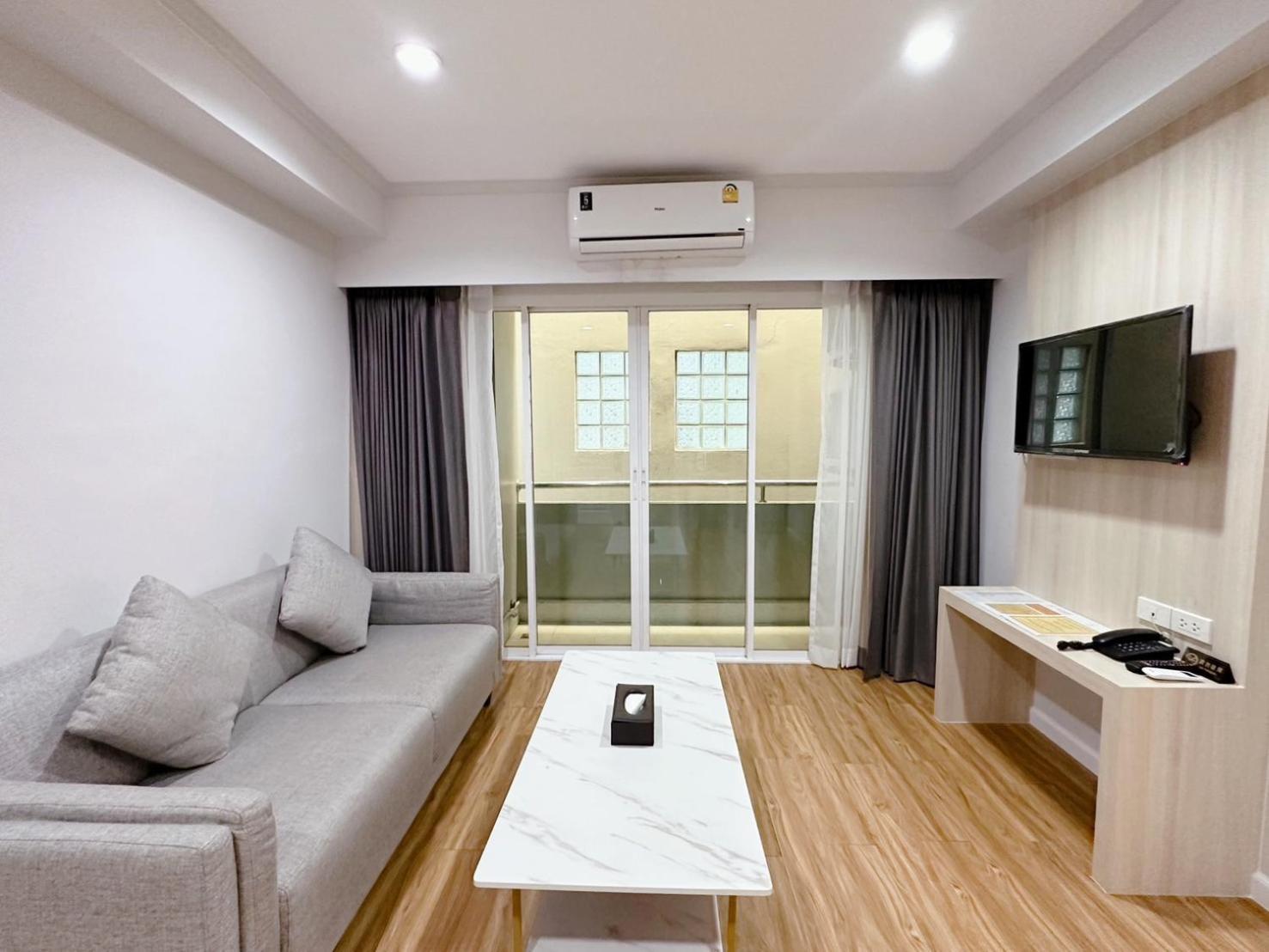 미로프트 사톤 호텔  방콕 외부 사진 A 3D rendering of a living room
